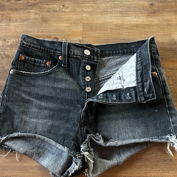 Levi’s 501 button fly shorts - Picture 2 of 3